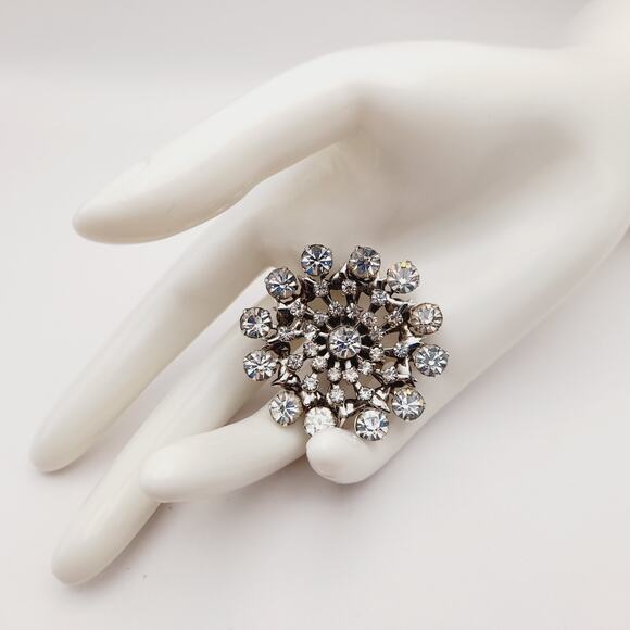 Vintage 1950s Clear Rhinestone Flower Three Dimensional Brooch - Picture 3 of 8